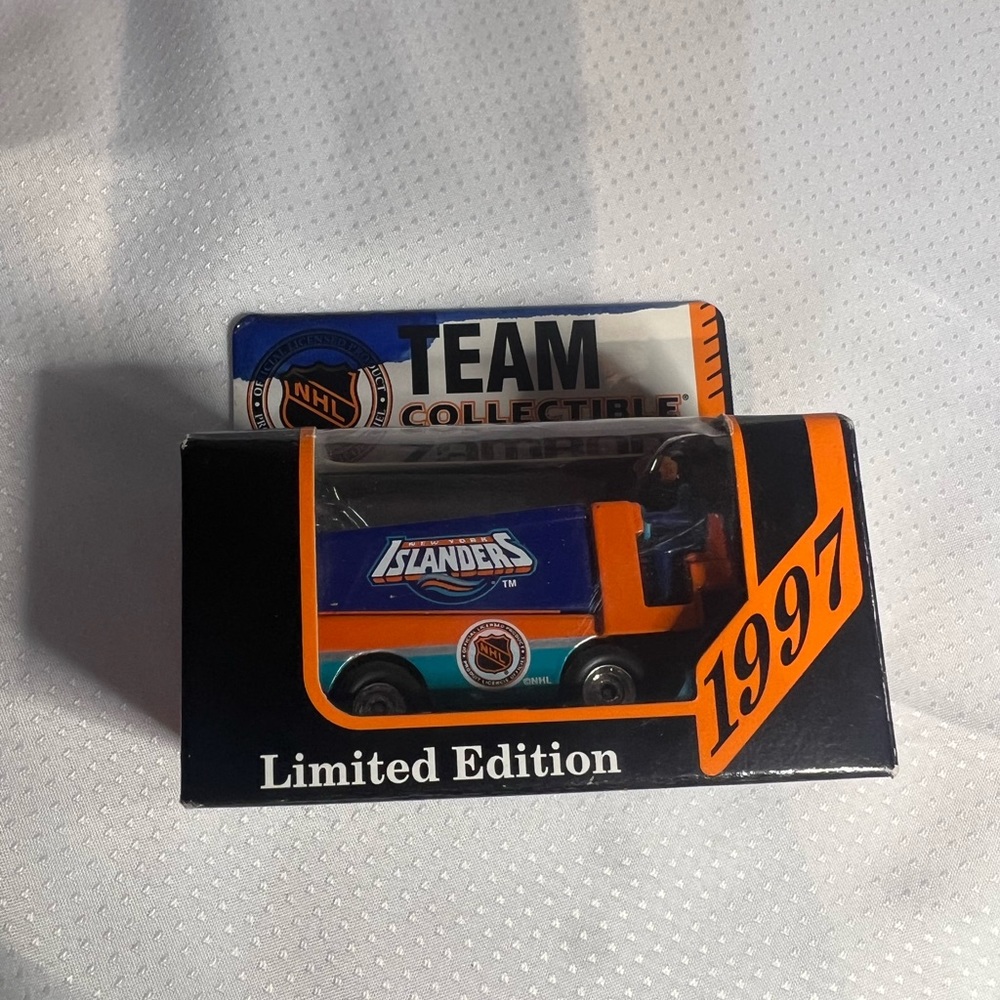 *NEW* New York Islanders Die Cast Zamboni NHL Official Hockey Vintage